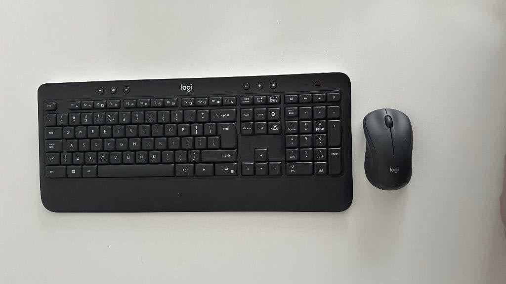 Logitech MK540 Advanced Wireless Keyboard and Mouse Combo, Gebruikt, Ophalen of Verzenden, Draadloos, Qwerty