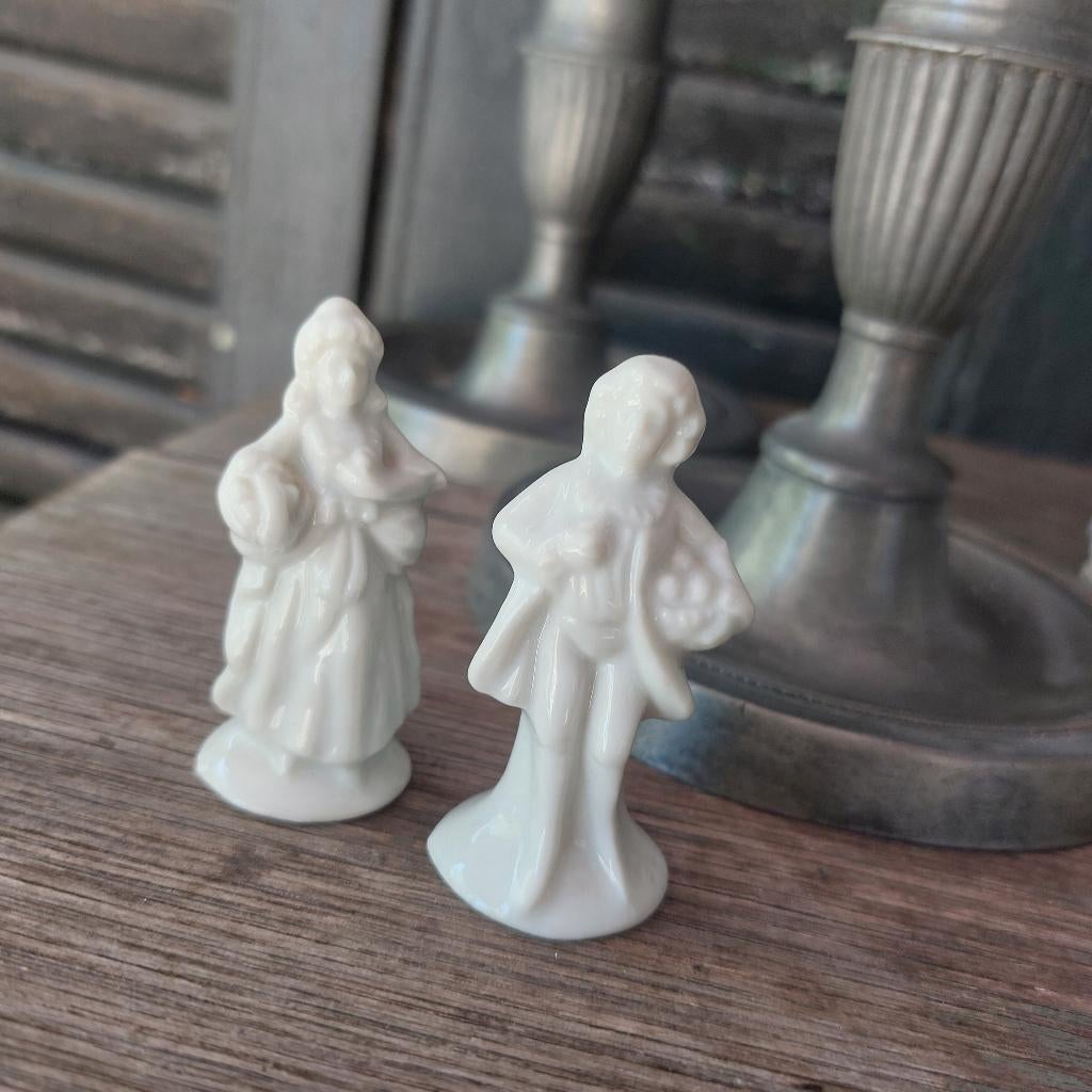 Schattig miniatuur setje van dame en heer in wit porselein,, Ophalen of Verzenden