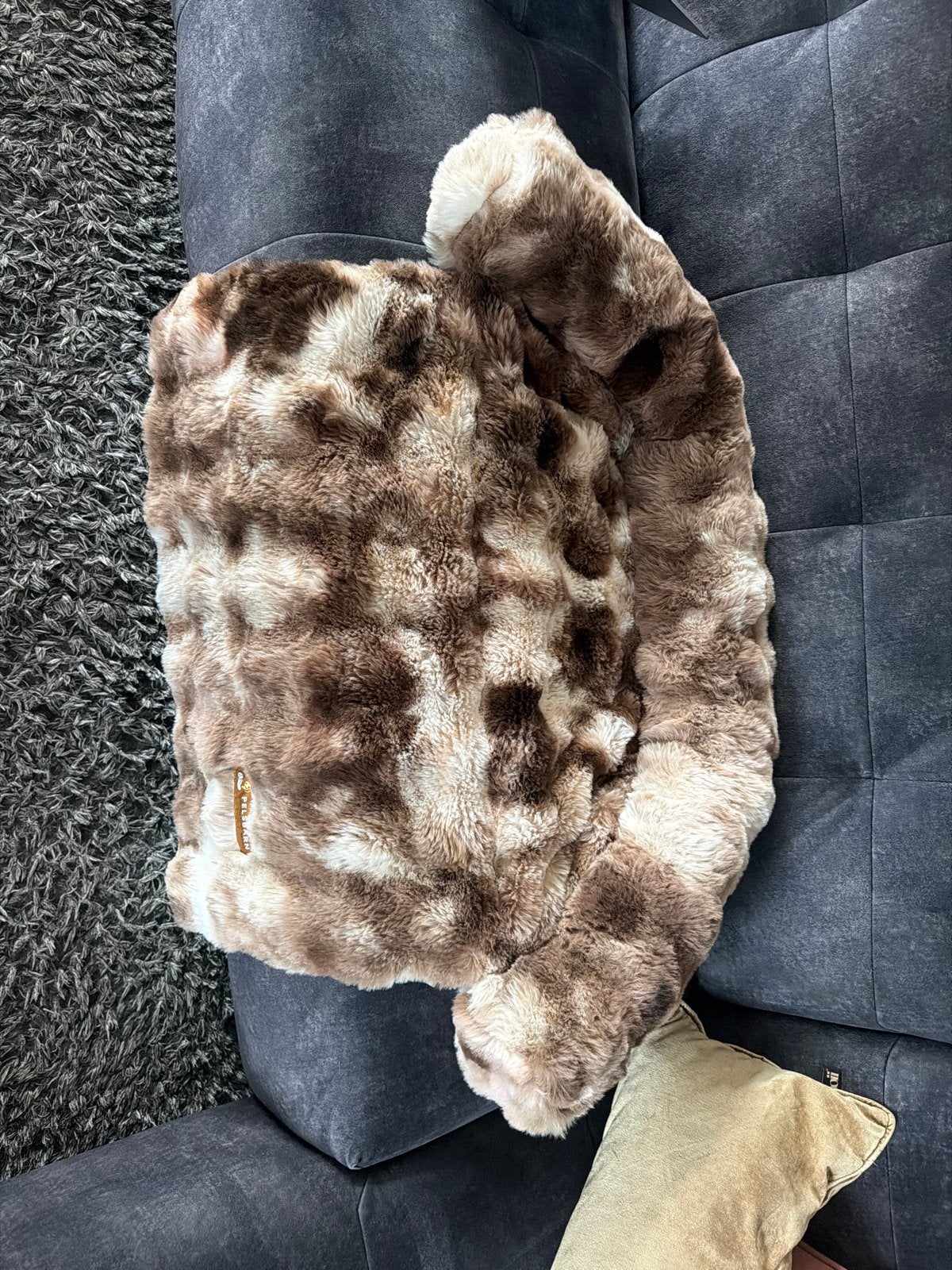 Pelsbarn bed bruin beige, Ophalen of Verzenden, Zo goed als nieuw