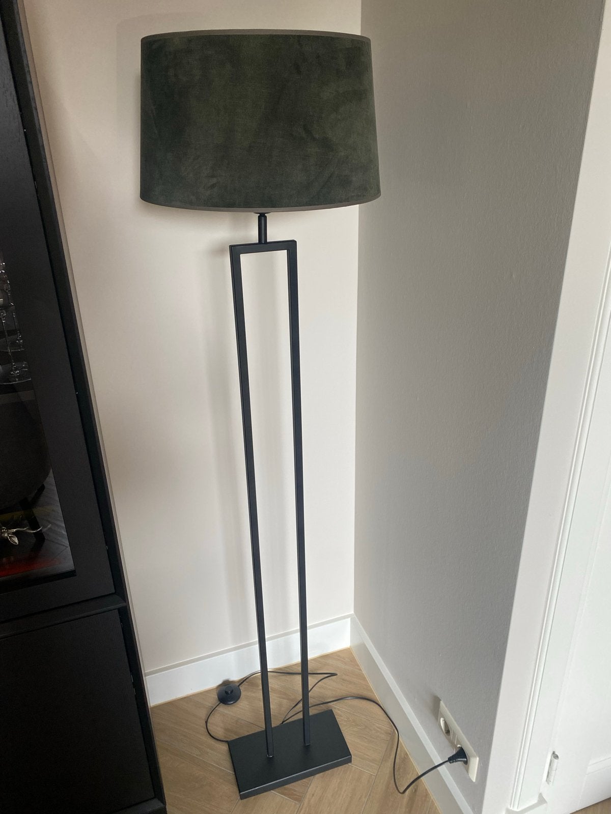Stijlvolle zwarte vloerlamp, Ophalen, E27 (groot), Zo goed als nieuw, Metaal