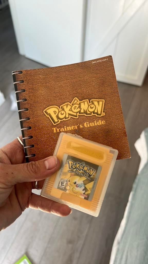 Geel pokemon gameboy spel, Avontuur en Actie, 1 speler, Ophalen of Verzenden, Zo goed als nieuw