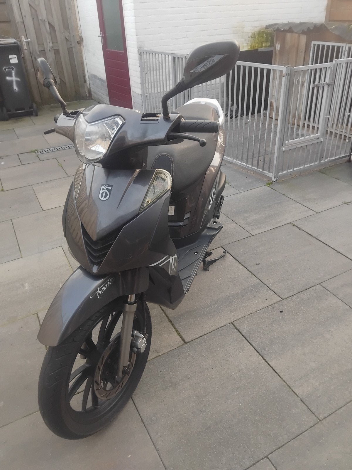 BTC Trevis Bromscooter  - Goed onderhouden, Fietsen en Brommers, Gebruikt, Maximaal 45 km/u, 49 cc, 1 versnellingen