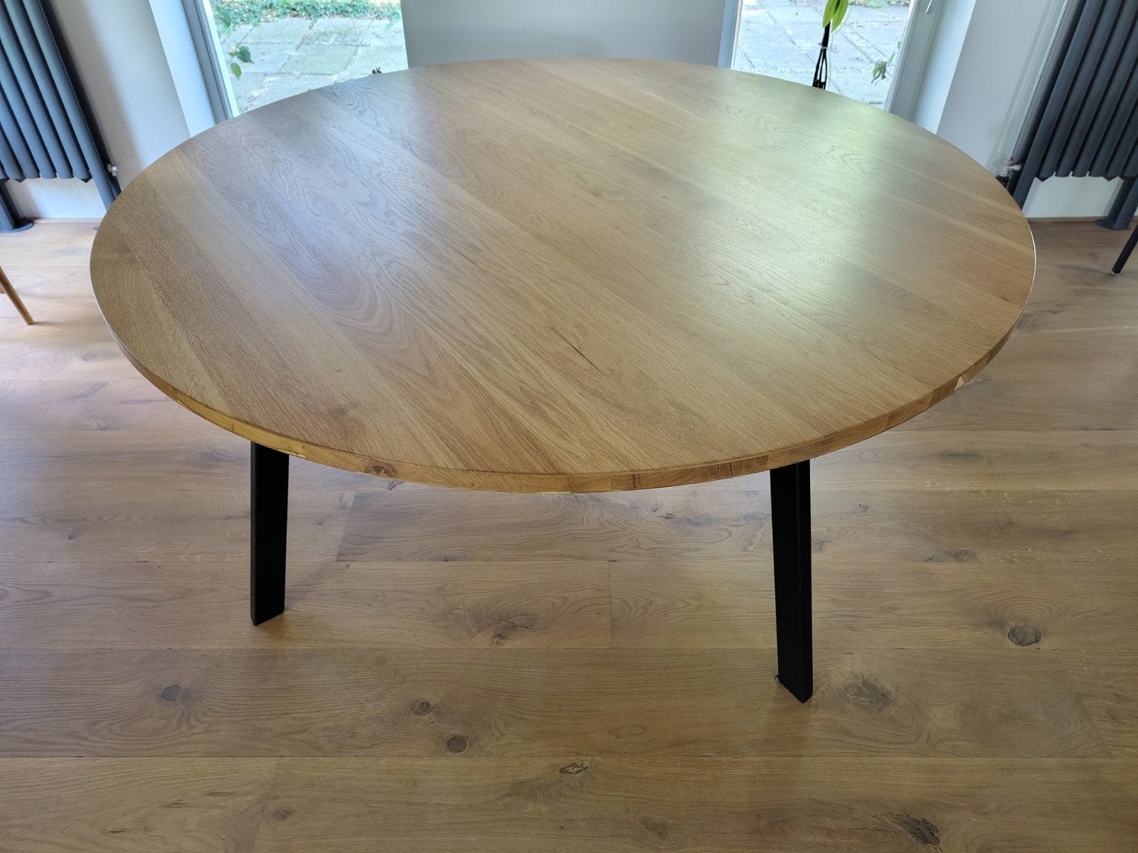 Studio Henk eettafel rond 160 cm, Huis en Inrichting, Ophalen, Modern, Scandinavisch, 150 tot 200 cm, Rond