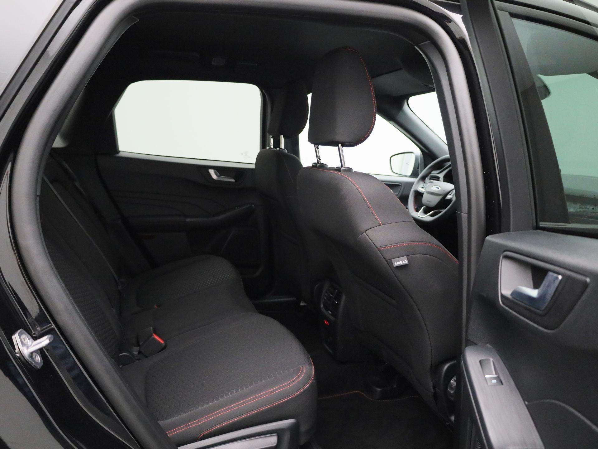 Foto 40 van Ford Kuga 2.5 PHEV ST-Line | Head up display | Camera achter