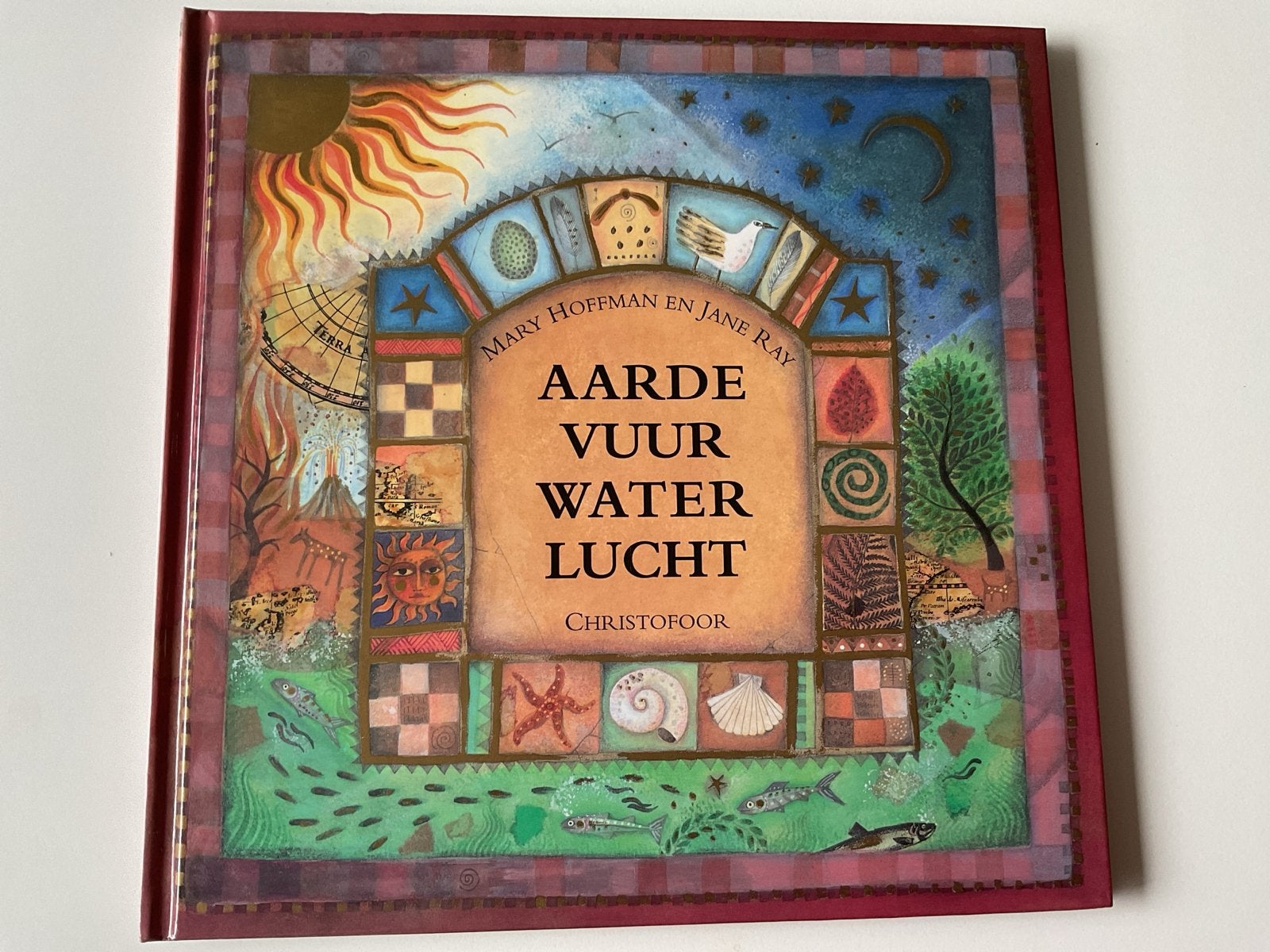 Aarde Vuur Water Lucht - Mary Hoffman & Jane Ray, Boeken, Ophalen of Verzenden, Zo goed als nieuw, Non-fictie