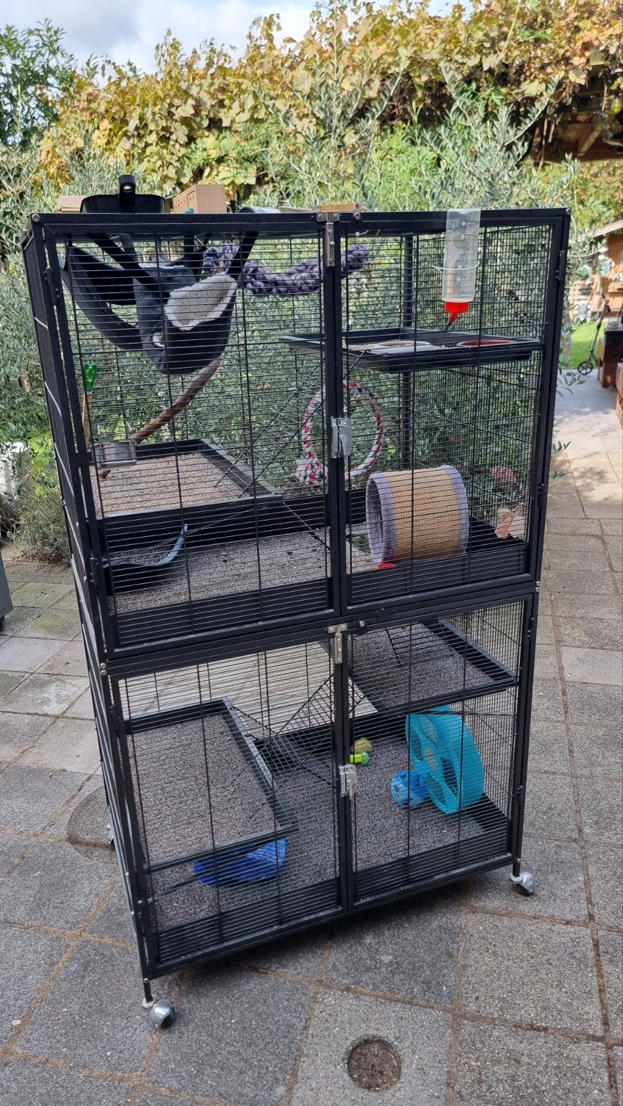 Grote ratten/knaagdierenkooi. Zwart ijzer met wielen., Ophalen, Gebruikt
