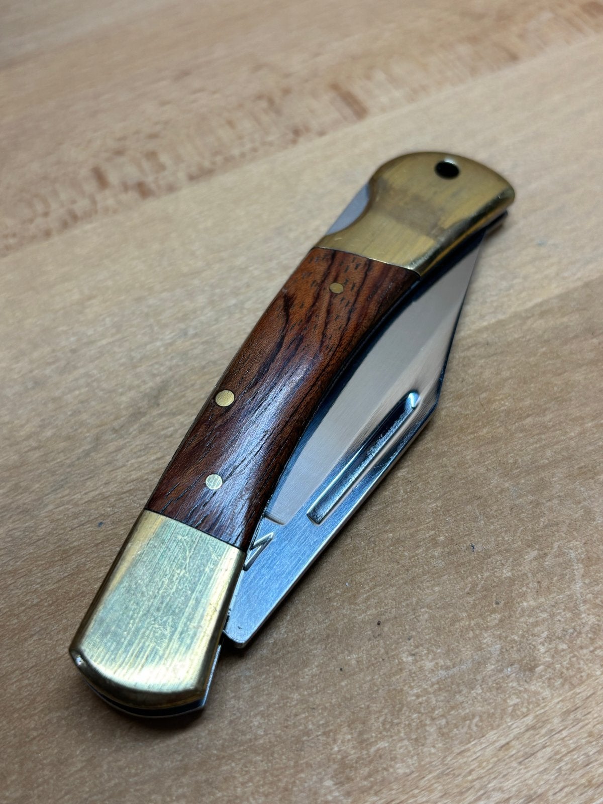 Zakmes met houten handvat en messing accenten, M, Ophalen of Verzenden, Zo goed als nieuw, M