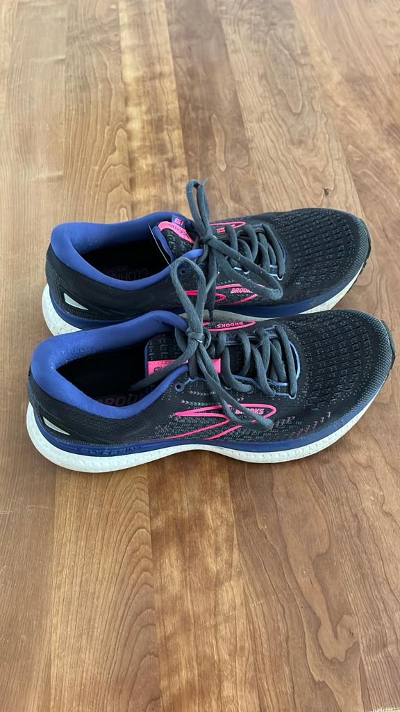 Hardloopschoenen Brooks dames maat 40,5, Ophalen, Blauw, Sportschoenen, Gedragen