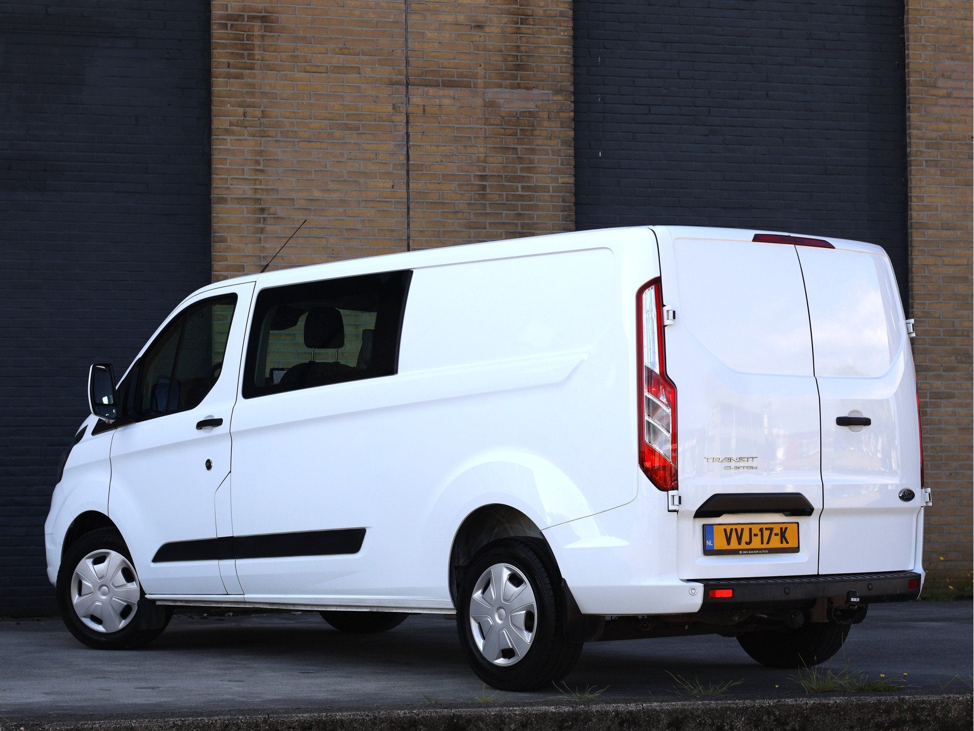 Ford Transit Custom 320 2.0 TDCI L2H1 Trend DC Haak | Camera, Voorwielaandrijving, Dealer onderhouden, Euro 6, 4 cilinders