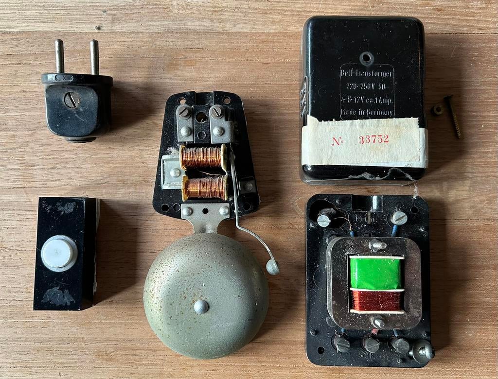 Oude deurbel en beltransformator voor hobbyist, Ophalen, Gebruikt, Bedraad