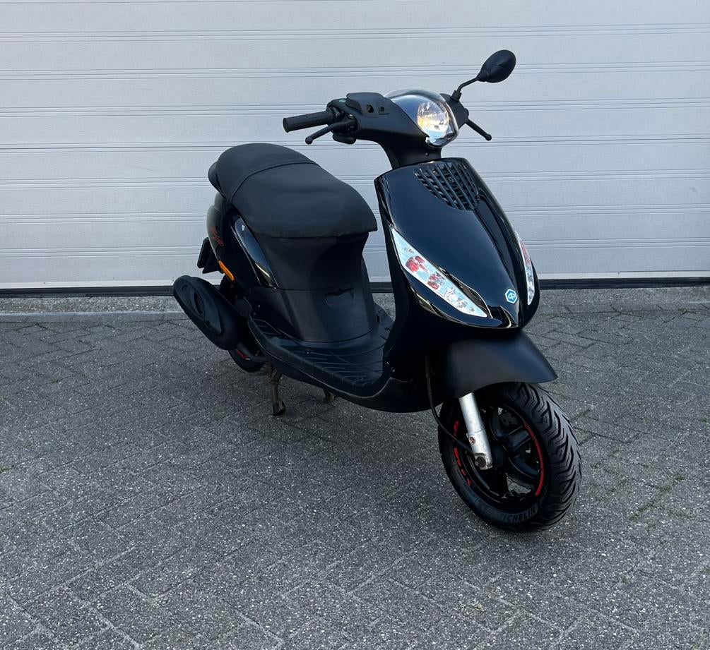 Piaggio Zip 4T - Nette originele scooter., Fietsen en Brommers, Scooters | Piaggio, Ophalen, Zip, Zo goed als nieuw, Benzine