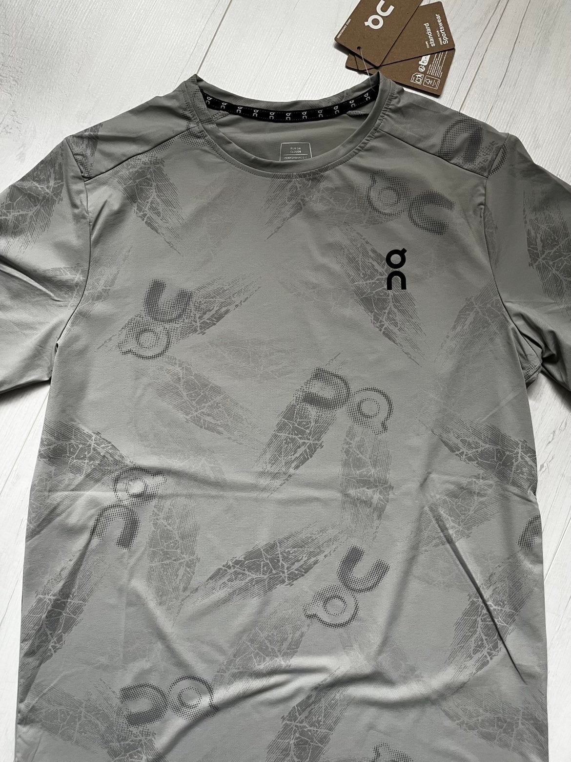 On Running Performance T-shirt en Short Set - Nieuw, Maat 48/50 (M), Nieuw, Ophalen of Verzenden, Hardlopen of Fietsen