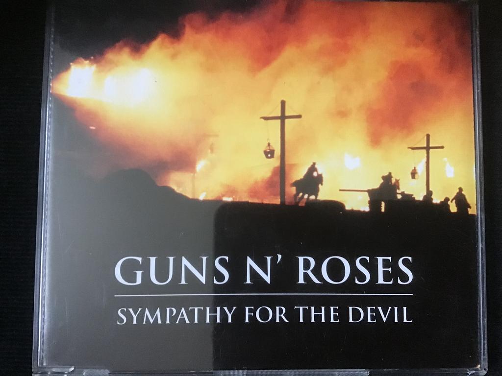 Guns n’ Roses, 2 cd-singles jewelcase, 2 t/m 5 singles, Ophalen of Verzenden, Zo goed als nieuw, Rock en Metal