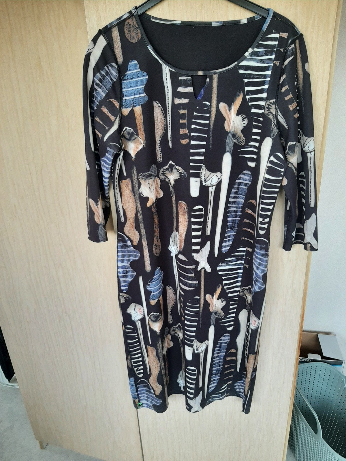 Nieuwe prachtige zwart gebloemde jurk m 38 Merk lizzy Coco, Maat 38/40 (M), Zwart, Nieuw, Ophalen of Verzenden