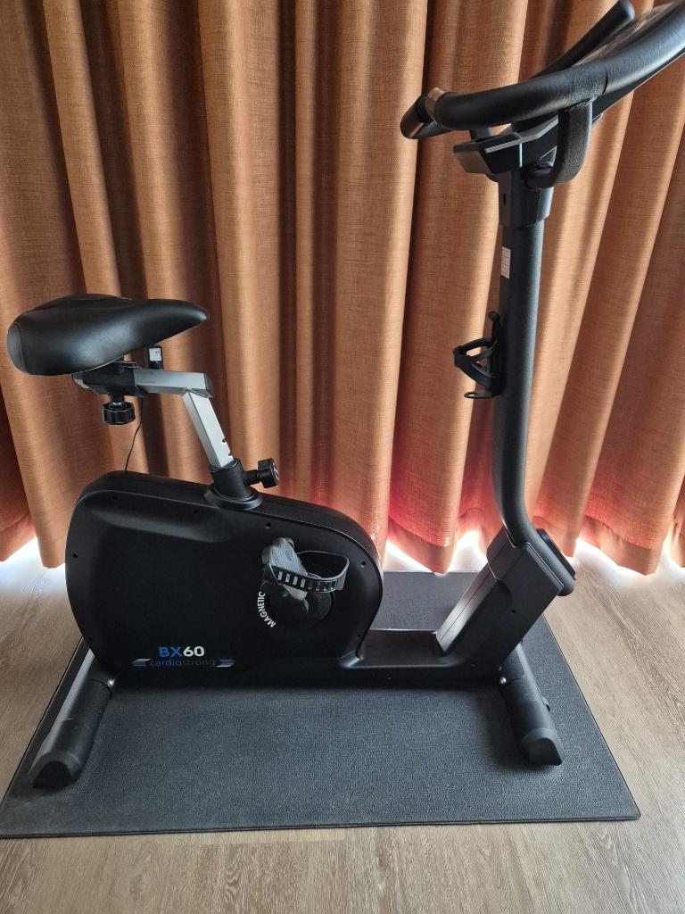 Hometrainer z.g.a.n. CST-BX60, Sport en Fitness, Fitnessapparatuur, Ophalen, Zo goed als nieuw, Metaal, Benen