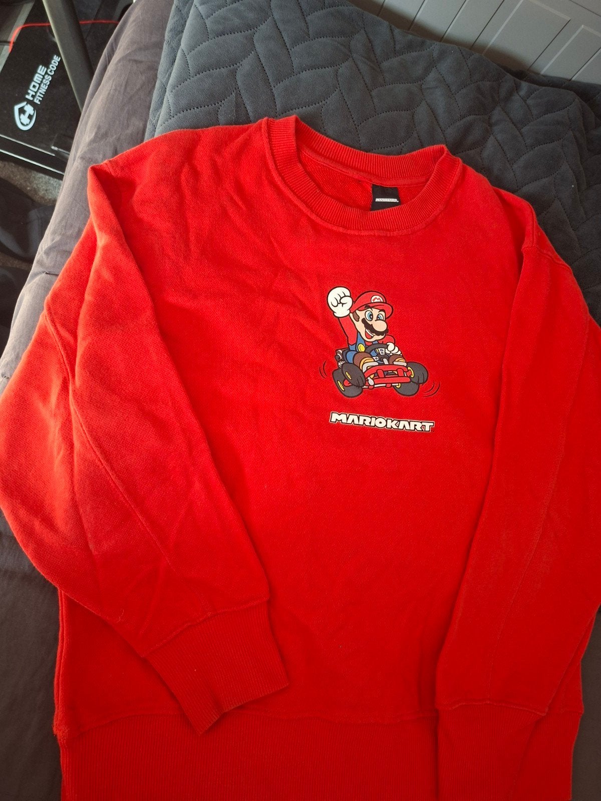 Mario Kart sweater maat S, Nintendo, Ophalen of Verzenden, Zo goed als nieuw, Rood