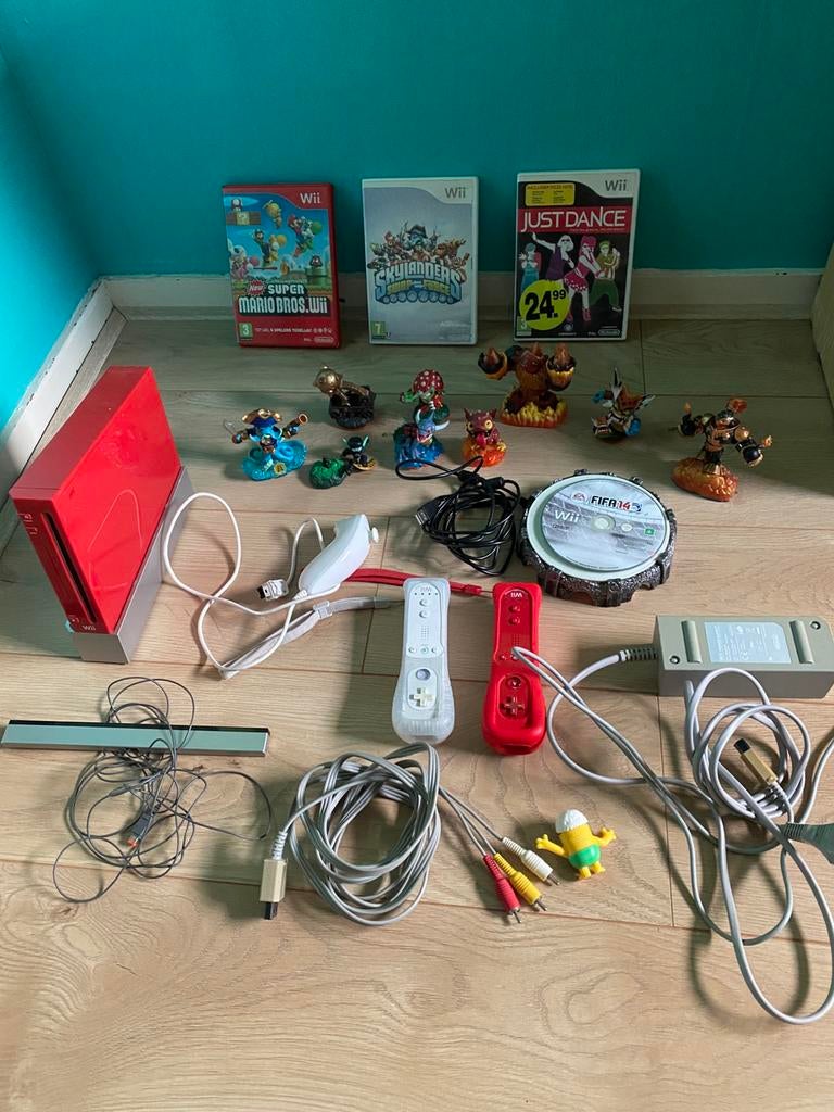 Nintendo Wii rood limited edition met spellen, Ophalen of Verzenden, Gebruikt, Met 2 controllers