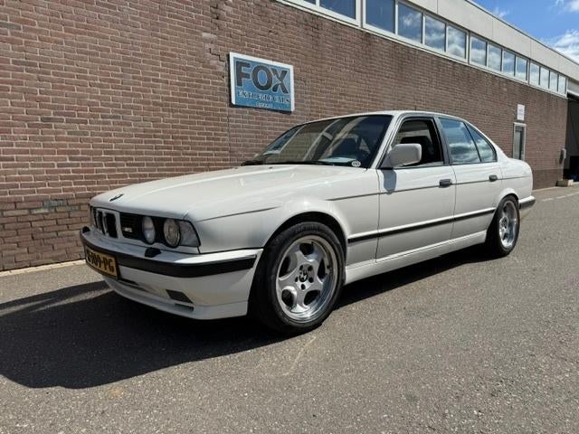 BMW M5  1991 Wit, Auto's, BMW, Particulier, 5-Serie, Benzine, Sedan, Handgeschakeld, Geïmporteerd, Wit, Zwart, Leder, Achterwielaandrijving