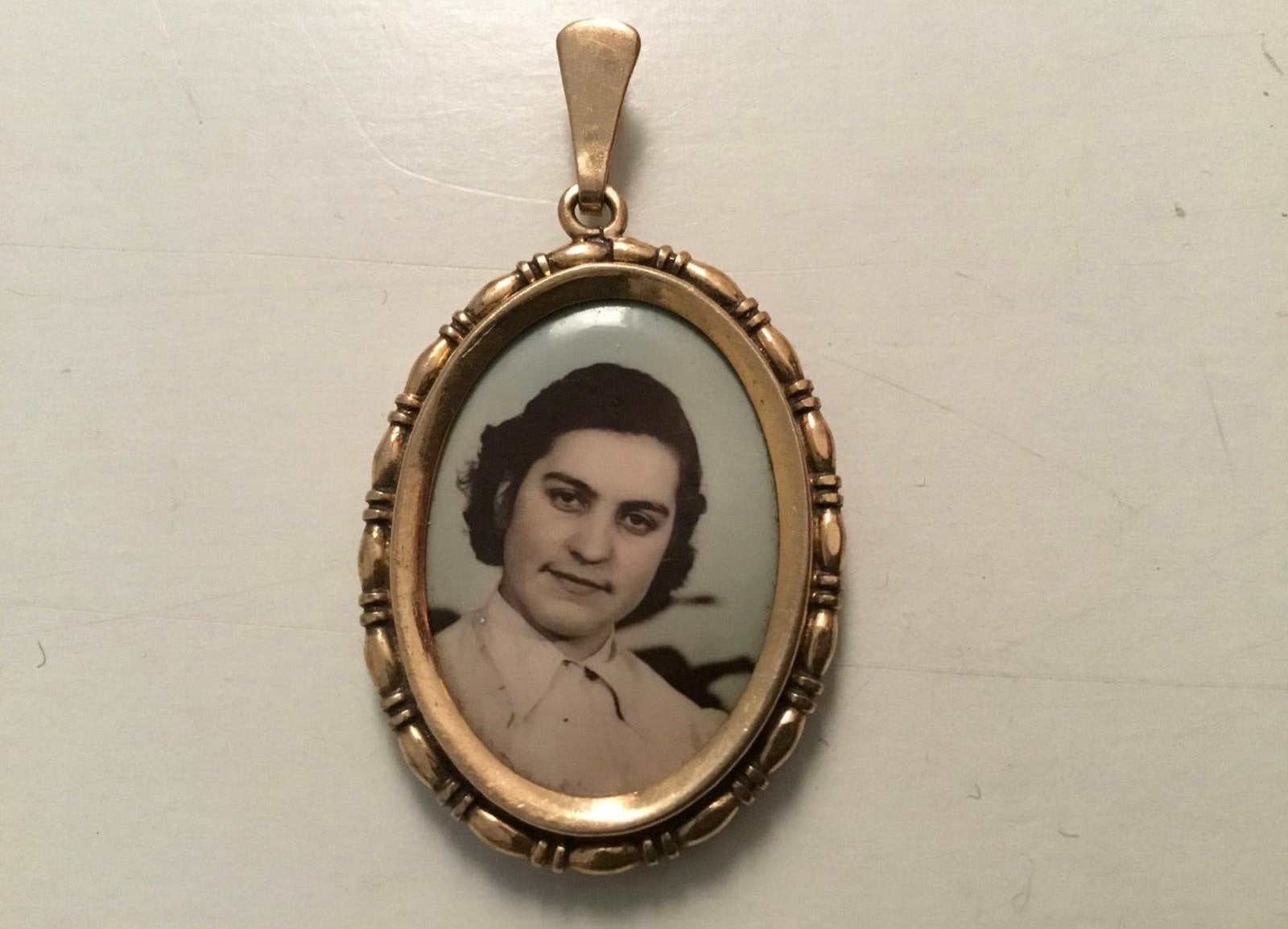 Antiek Double Fotoamulet ( in Hilversum ), Sieraden, Tassen en Uiterlijk, Ophalen of Verzenden, Gebruikt, Overige materialen