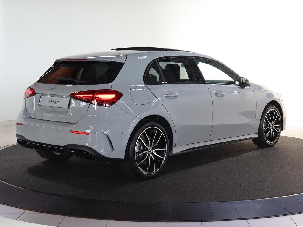 Mercedes-Benz A-Klasse 250e Business Solution AMG | Panorama, Auto's, Mercedes-Benz, Automatische klimaatregeling, 4 cilinders