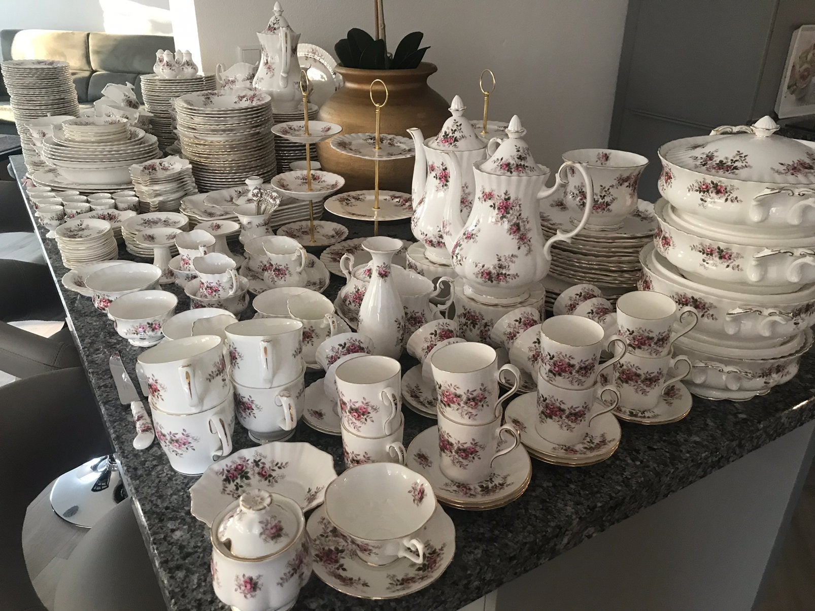 Royal albert LAVENDER ROSE VEEL SERVIES 🩷🩷🩷, Ophalen of Verzenden