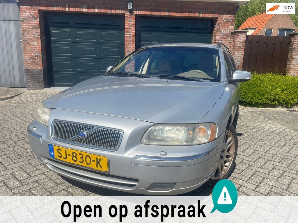 Volvo V70 2.4 CNG Edition Sport TREKHAAK PDC, Auto's, Voorwielaandrijving, Beige, CNG (Aardgas), 129 €/maand