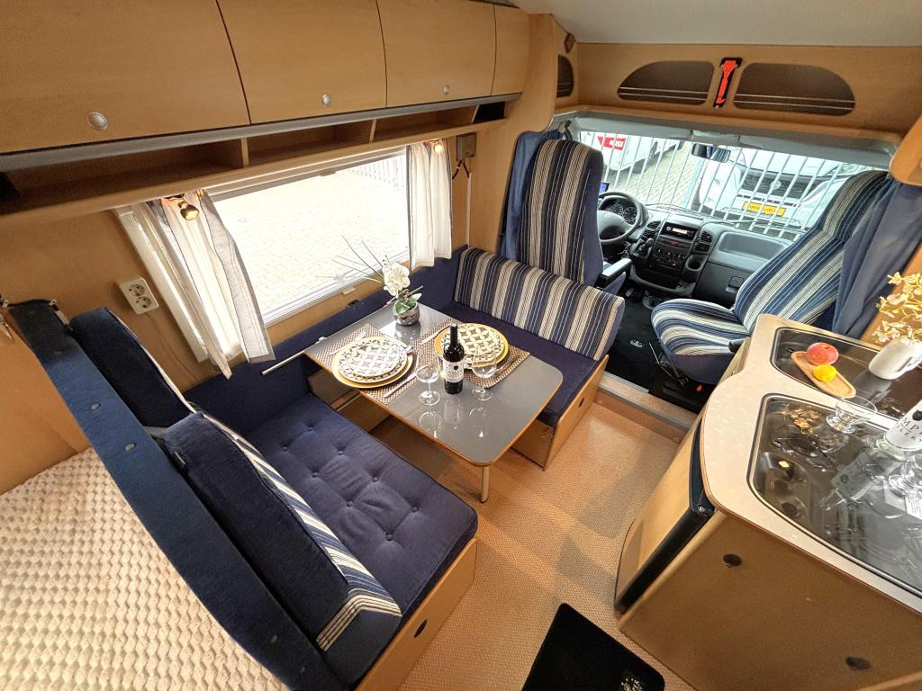 Dethleffs T 5841 Globetrotter 2.8 JTD FRANSBED MOTOR AIRCO, Caravans en Kamperen, Campers, Fiat, Treinzit, Bedrijf, Half-integraal
