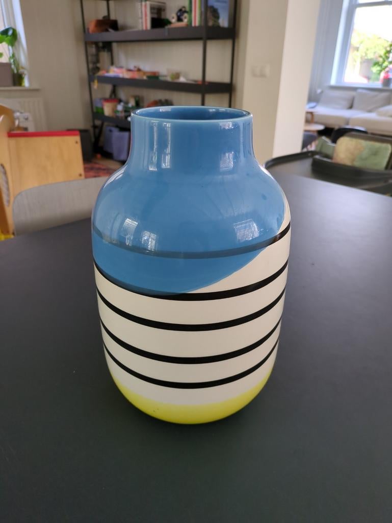 Motel a Miio Vaas - Blauw, Wit, Zwart, Geel gestreept, Overige kleuren, Aardewerk of Porselein, Ophalen of Verzenden, Zo goed als nieuw