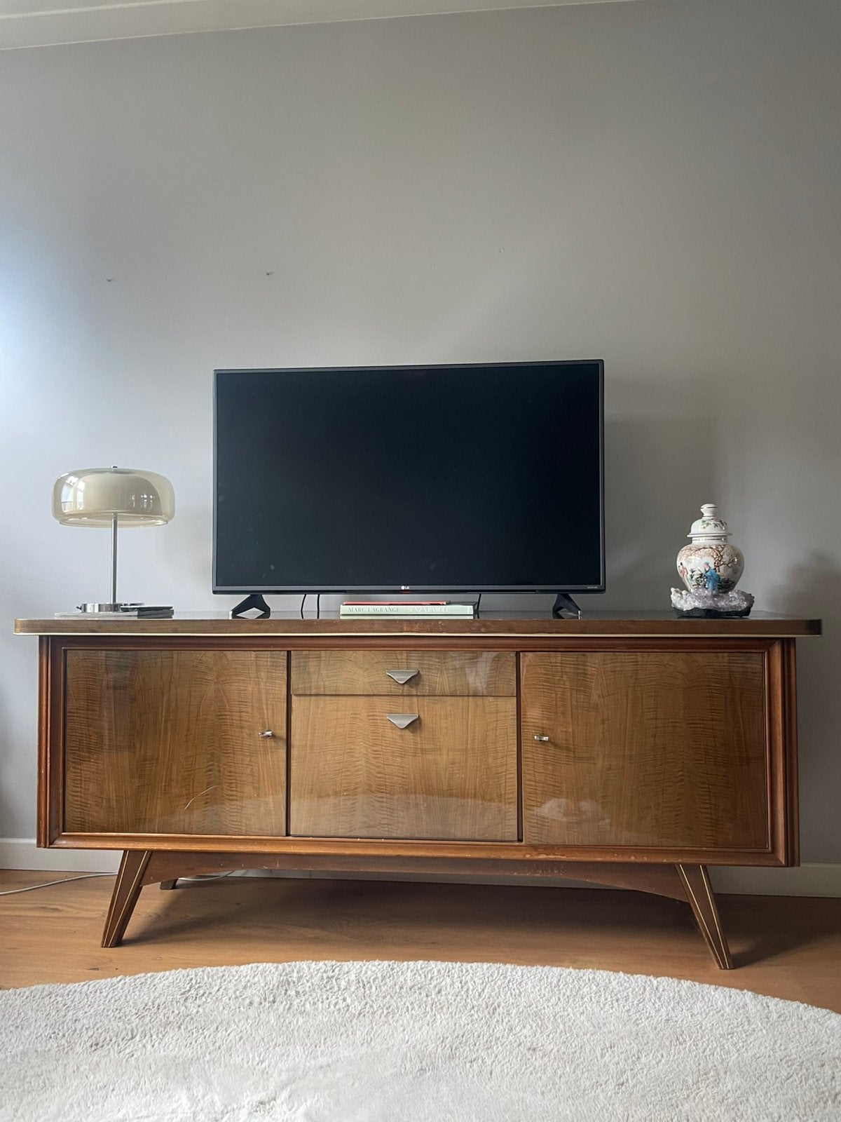 Vintage Notenhouten Dressoir Brutalist Style, Huis en Inrichting, Ophalen, Gebruikt, 200 cm of meer, Met lade(s)