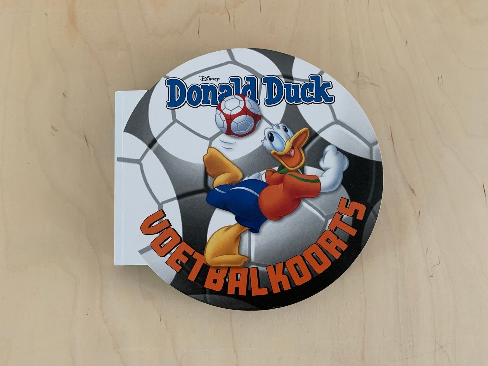 Donald Duck Voetbalkoorts - Pocket, Eén stripboek, Ophalen of Verzenden, Zo goed als nieuw