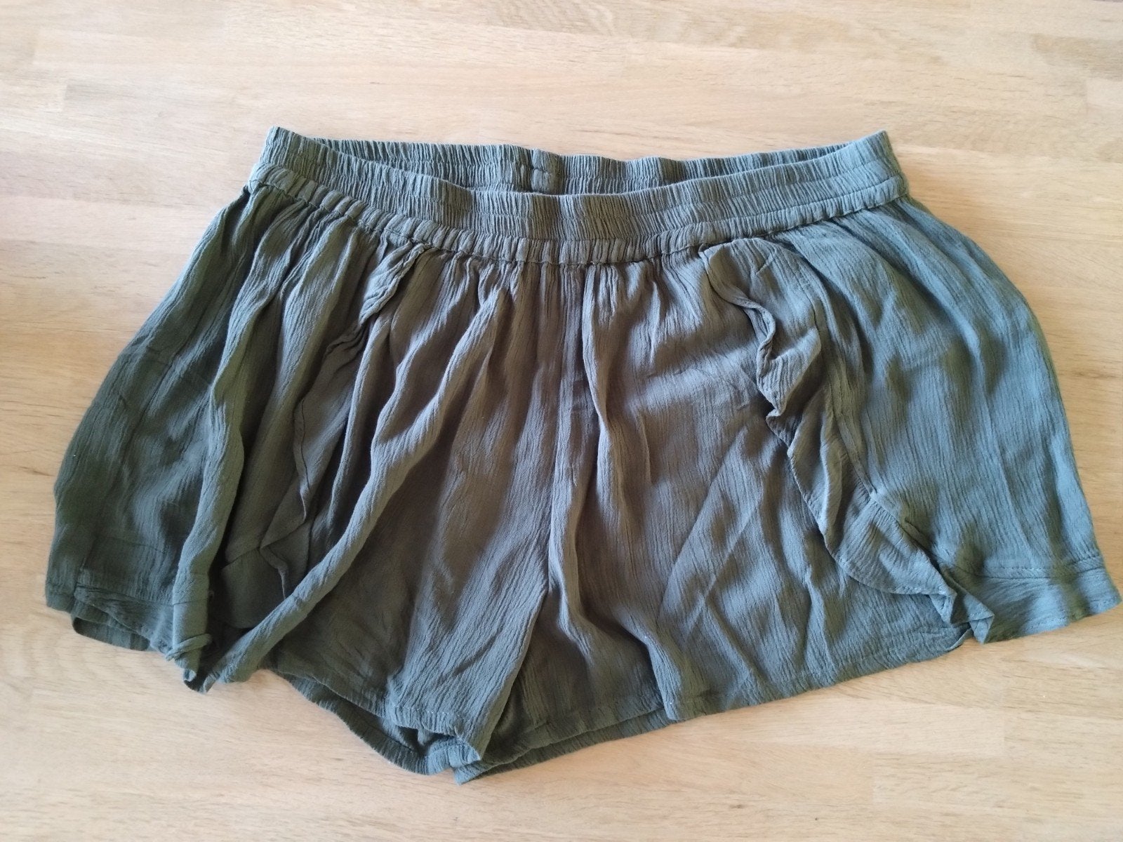 Groene korte broek, maat 44, Kort, Maat 46/48 (XL) of groter, Ophalen of Verzenden, Gedragen
