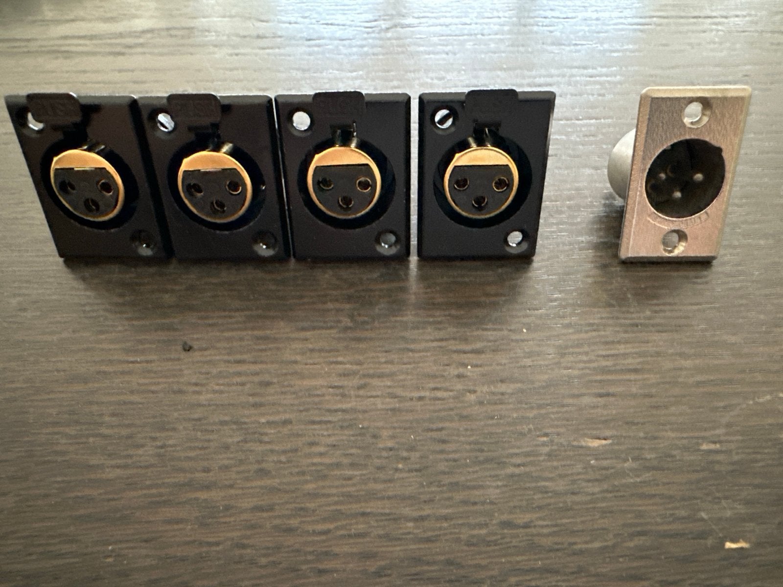 XLR Chassisdelen - 4x Neutrik, 1x onbekend, Ophalen of Verzenden, Nieuw, Apparatuur