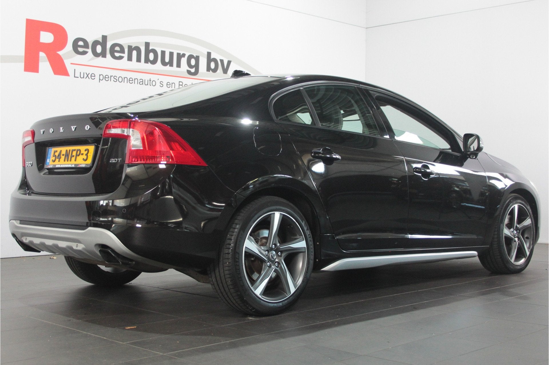 Volvo S60 2.0T Intro Edition - Leder / Bluetooth / Stuurbed., Auto's, Voorwielaandrijving, Euro 5, 4 cilinders, Zwart