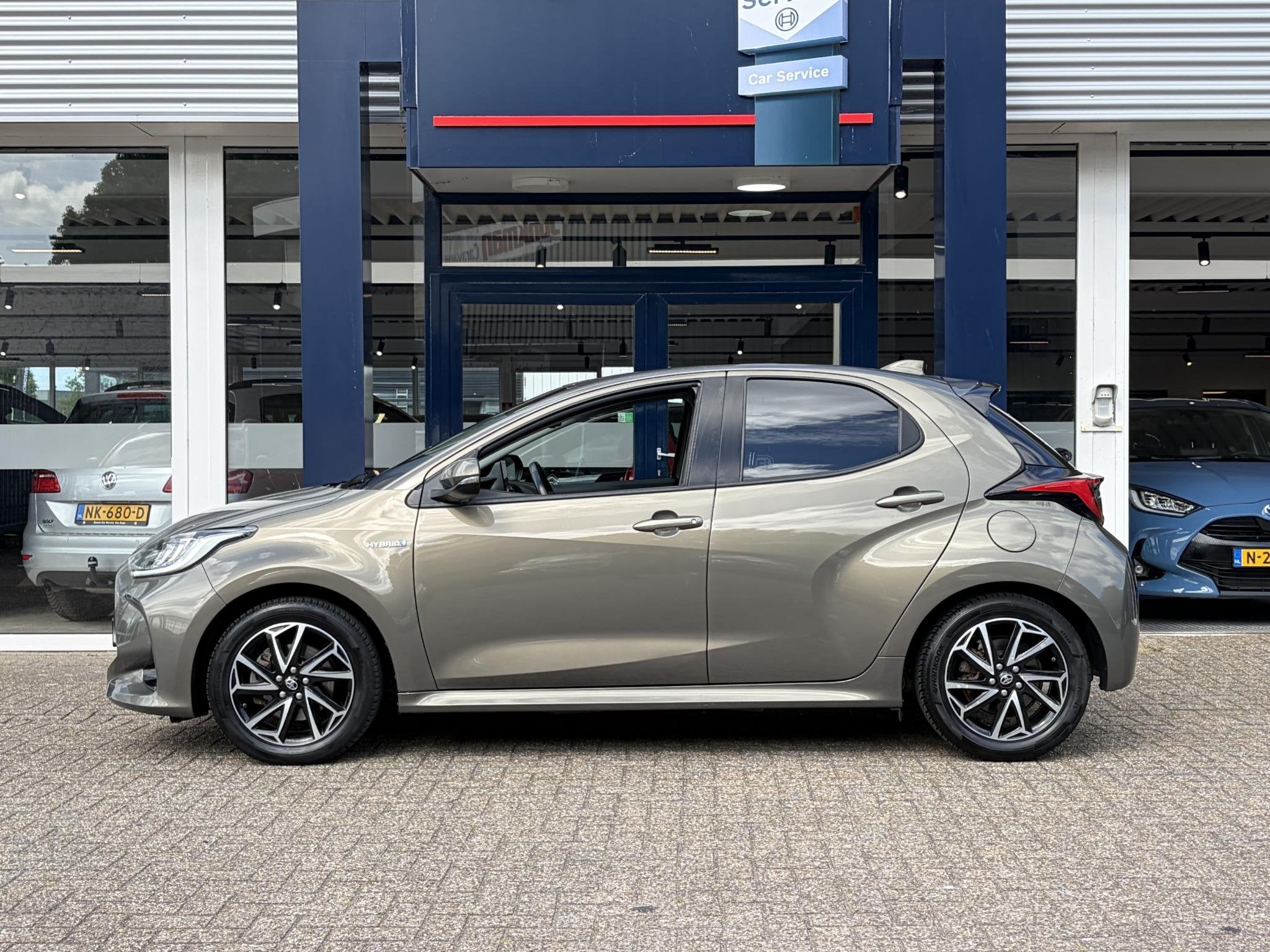 Toyota Yaris 1.5 Hybrid Dynamic / Automaat / NL-Auto / Stoel, Gebruikt, Euro 6, Bruin, 49 €/maand
