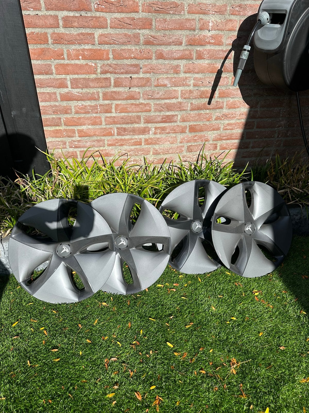 Set van 4 Tesla Model 3 wieldoppen, Ophalen, Zo goed als nieuw