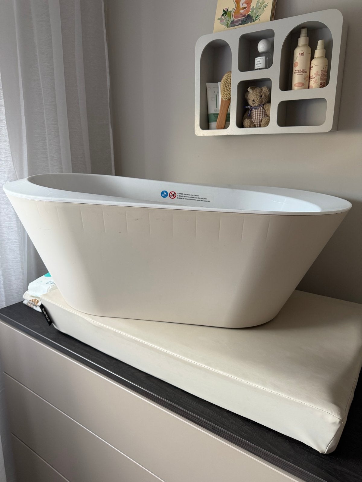 We too oatmeal beige badje met standaard, Kinderen en Baby's, Badjes en Verzorging, Overige merken, Gebruikt, Ophalen of Verzenden