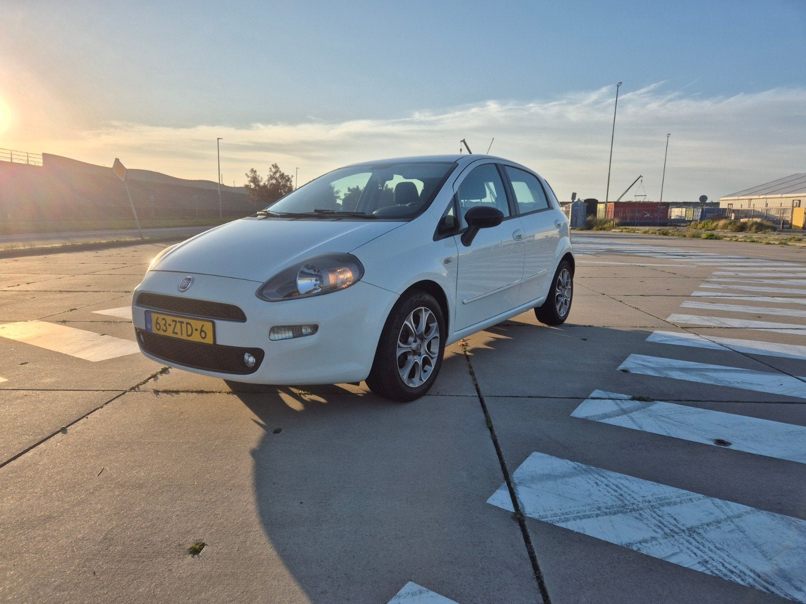 Fiat Punto 0.9 Twinair 85 5-D 2013 Wit, Auto's, Voorwielaandrijving, Stof, Zwart, Origineel Nederlands