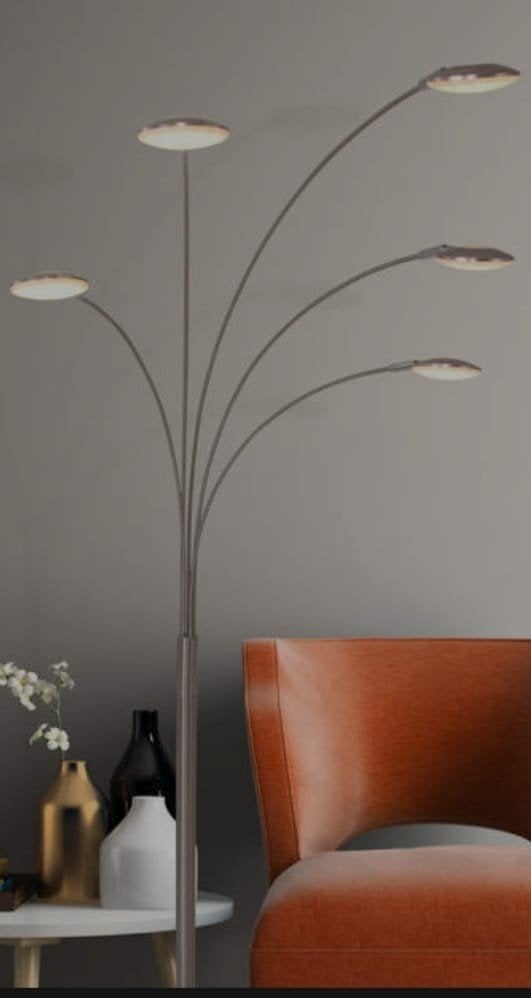 Modern LED Vloerlamp Leeslamp
kwaliteit en zware voet De Vlo, Huis en Inrichting, Lampen | Vloerlampen, Ophalen, Zo goed als nieuw