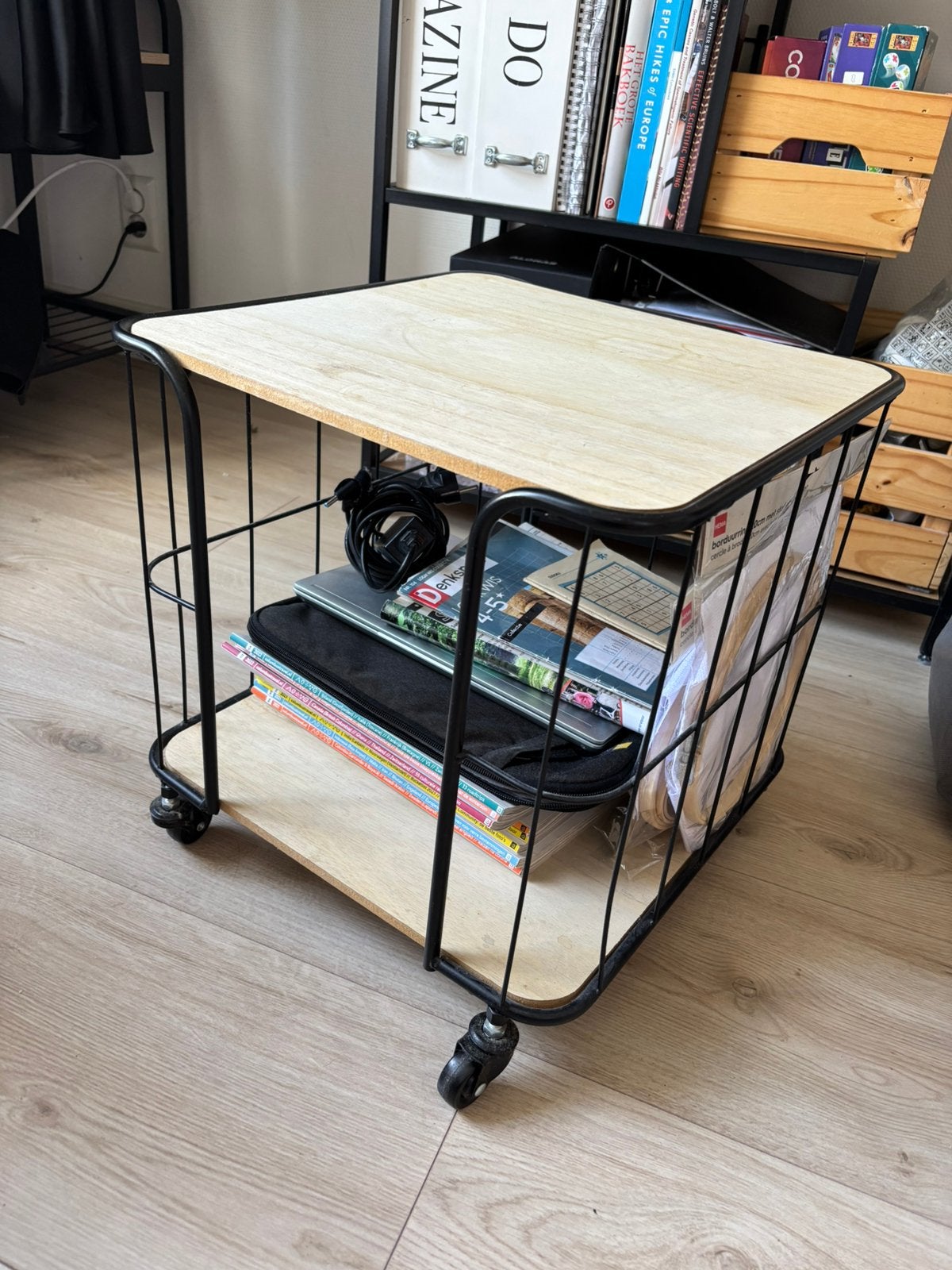 Bijzet kasje met wieltjes, Ophalen, Minder dan 45 cm, Minder dan 55 cm, Vierkant