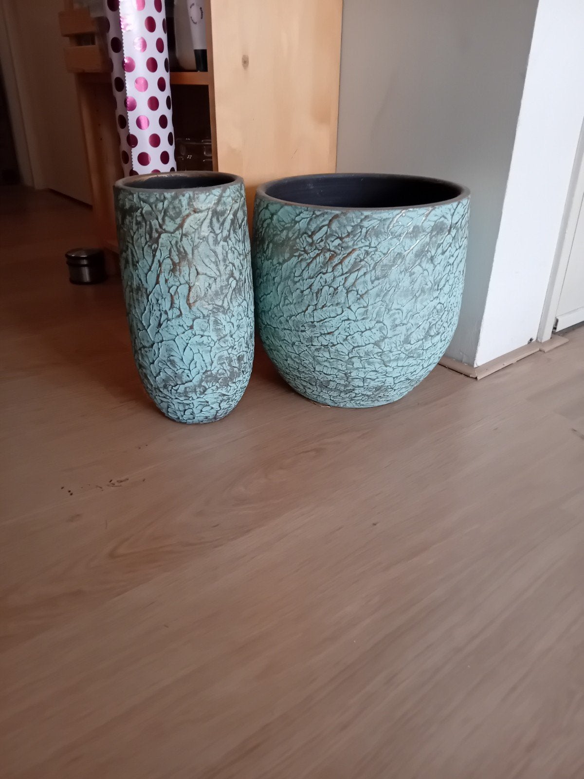 Set van 2 grote bloempotten met uniek craquelé design, Tuin en Terras, Gebruikt, Aardewerk, 40 tot 70 cm, Ophalen