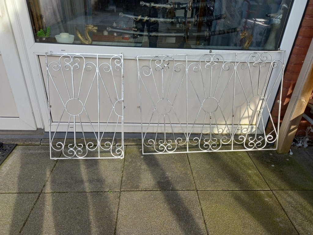 Te koop 2 sierhekjes. Voor voor de deur. Maten op de fotos, Ophalen, Gebruikt, Buitendeur, 200 tot 215 cm