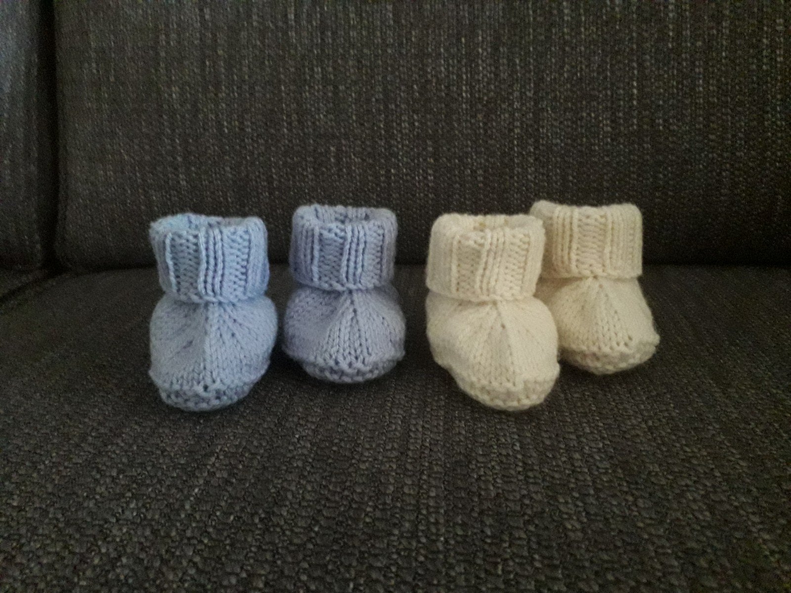 Handgebreide slofjes van 100 % merinowol., Verzenden, Nieuw, Jongetje of Meisje, Slofjes