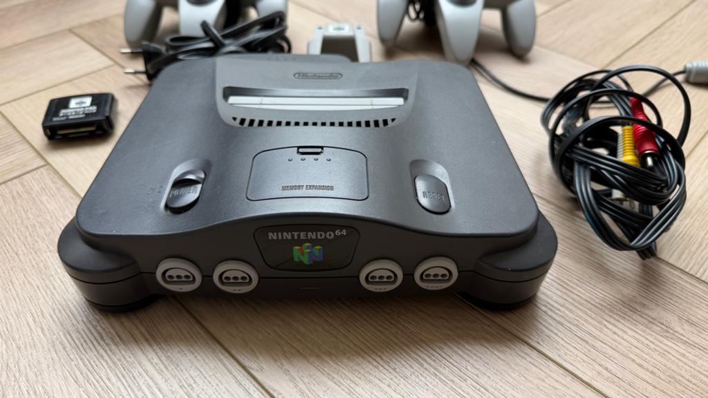 Nintendo 64 console met 2 controllers en 10 spellen, Ophalen, Gebruikt, Met 2 controllers, Met games