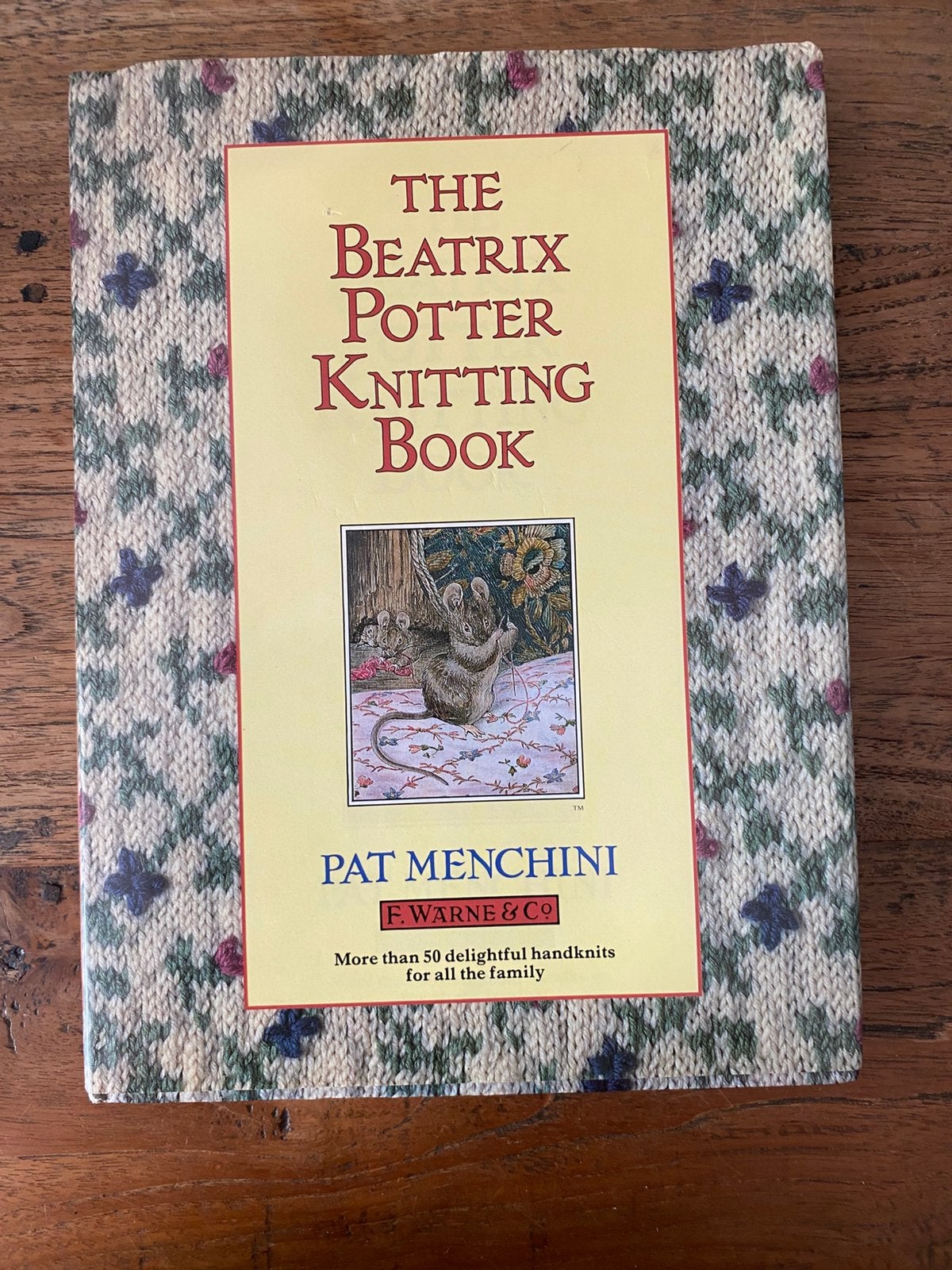 The Beatrix Potter Knitting Book, Ophalen of Verzenden, Zo goed als nieuw, Breien, Patroon of Boek