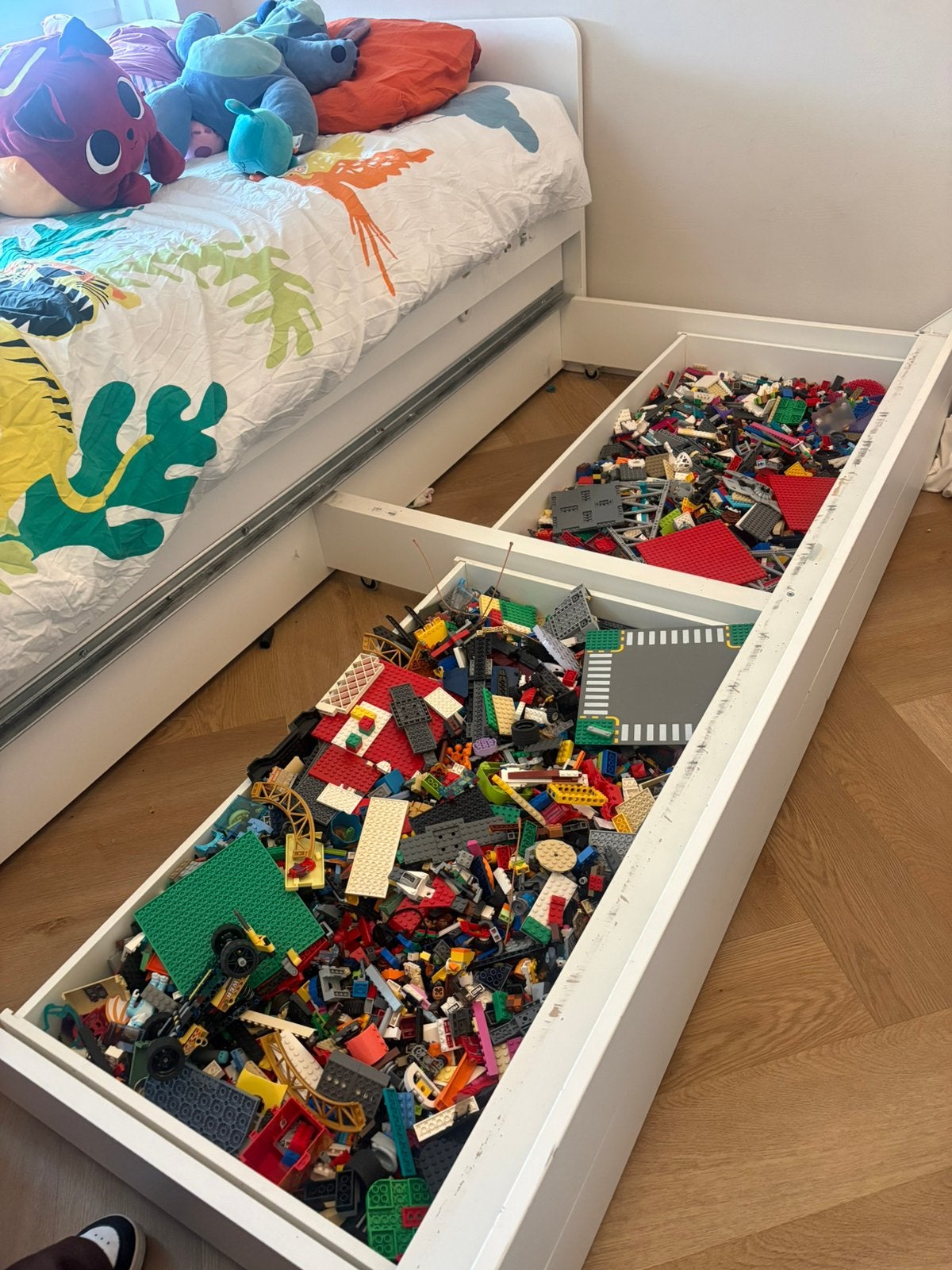 2 grote laden vol LEGO TE KOOP €200, Kinderen en Baby's, Speelgoed | Bouwstenen, Ophalen of Verzenden, Zo goed als nieuw