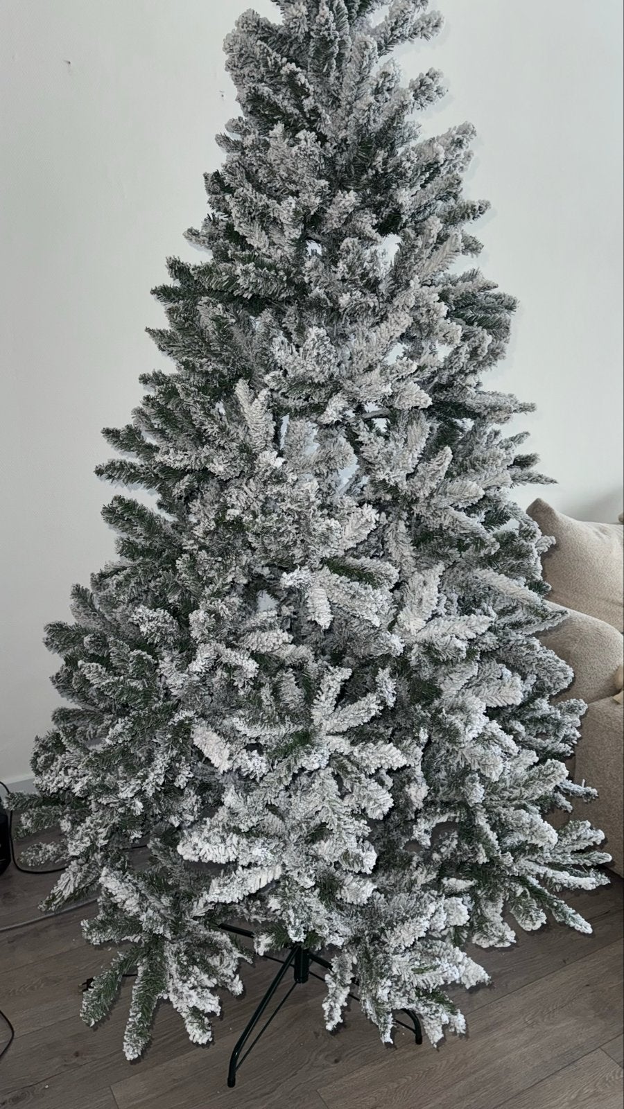 Colorado kerstboom 210 cm met sneeuweffect 1 x opgezet nieuw, Diversen, Ophalen, Nieuw