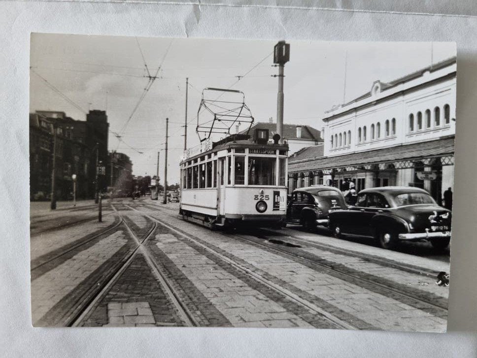 062.Oude tram lijn 1 bij Staatsspoor Den Haag (1954), Ophalen of Verzenden, 1940 tot 1960