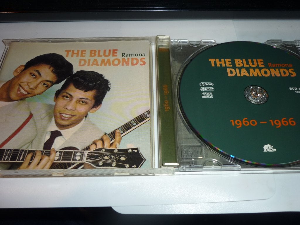 The Blue Diamonds - Ramona 1960-1966 CD, Cd's en Dvd's, Cd's | Rock, Zo goed als nieuw, Rock-'n-roll, Verzamelalbum, Inclusief boekje