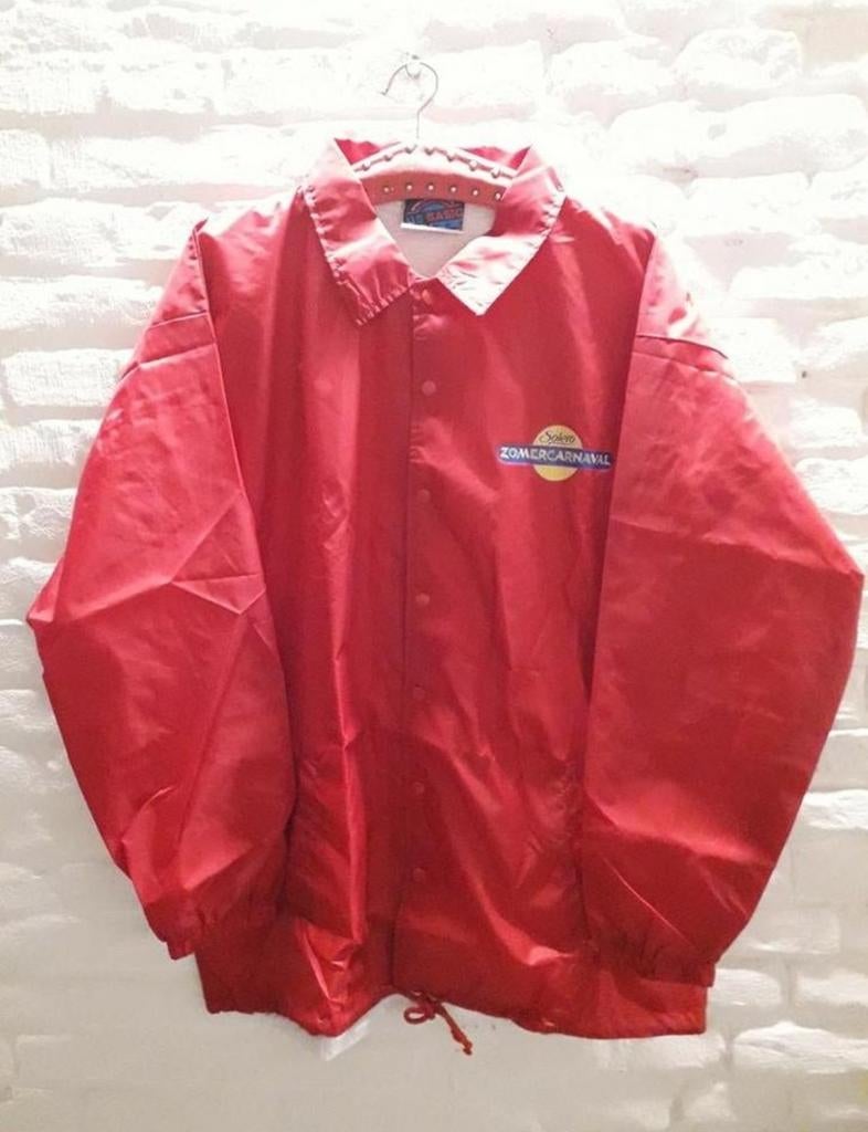 US Basic Zomercarnaval Coach Jacket - Maat XL, Kleding | Dames, Jassen | Zomer, Nieuw, Maat 46/48 (XL) of groter, Rood, Verzenden