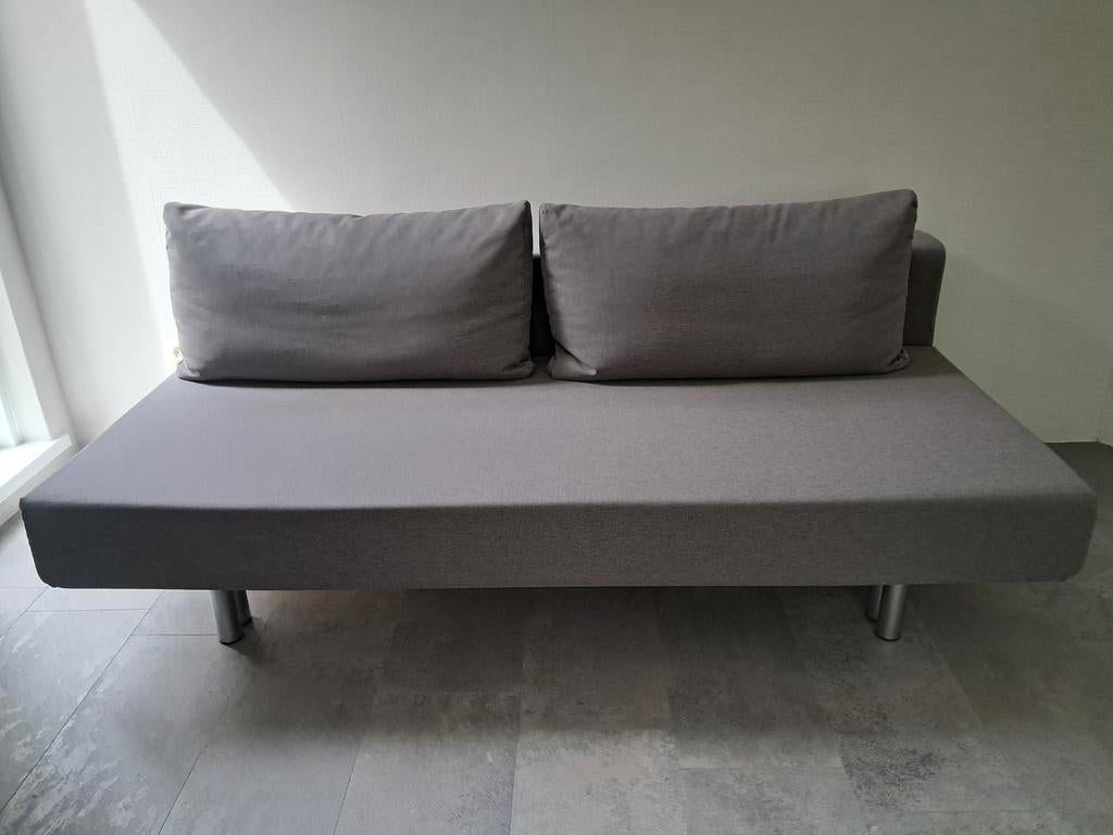 Mooie grijze gestoffeerde zit-slaapbank van 195x130 cm, Ophalen, 140 cm, Zo goed als nieuw, Twijfelaar